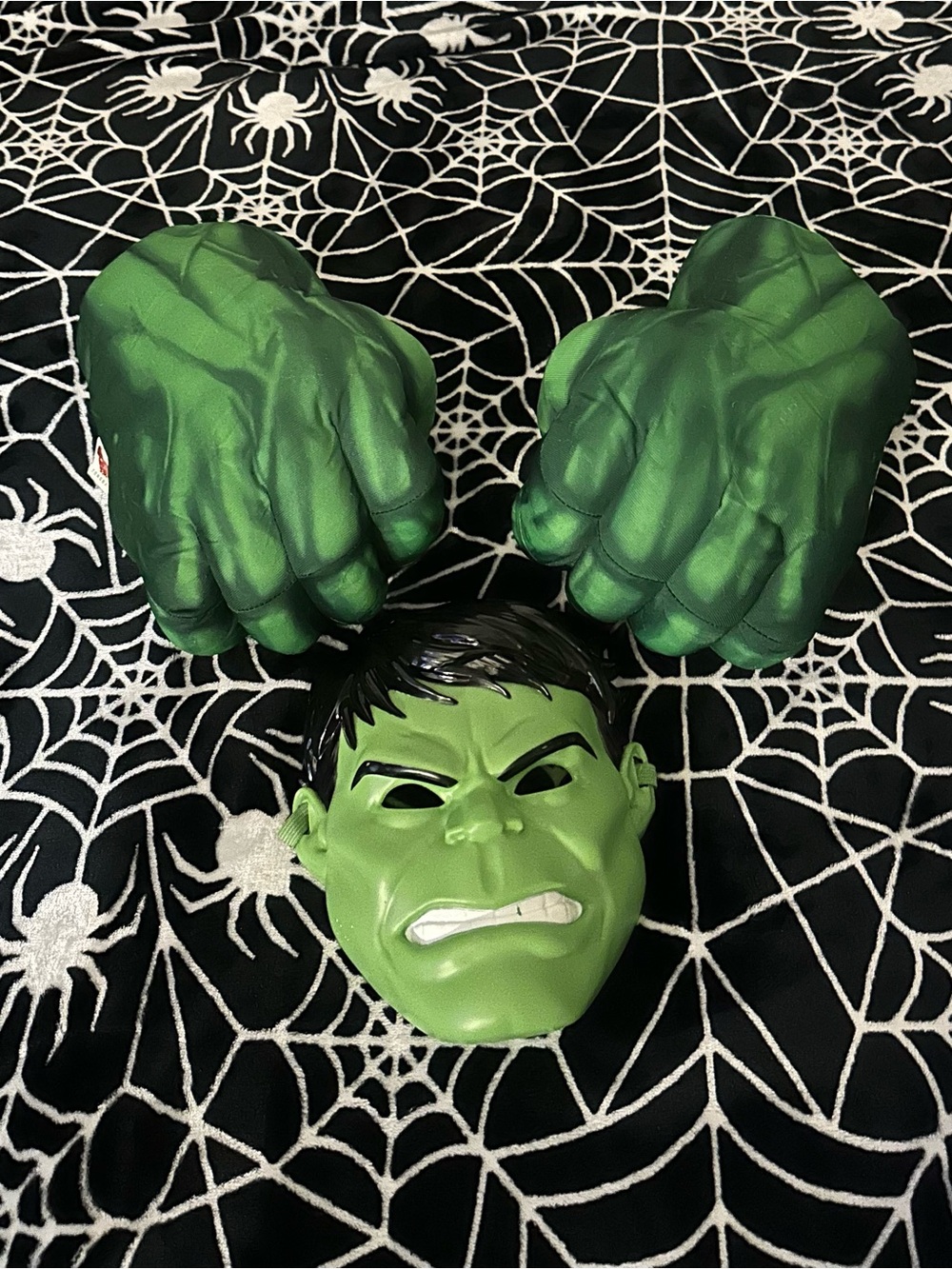 Green Hulk Mask and Gloves Kids Costume Set
